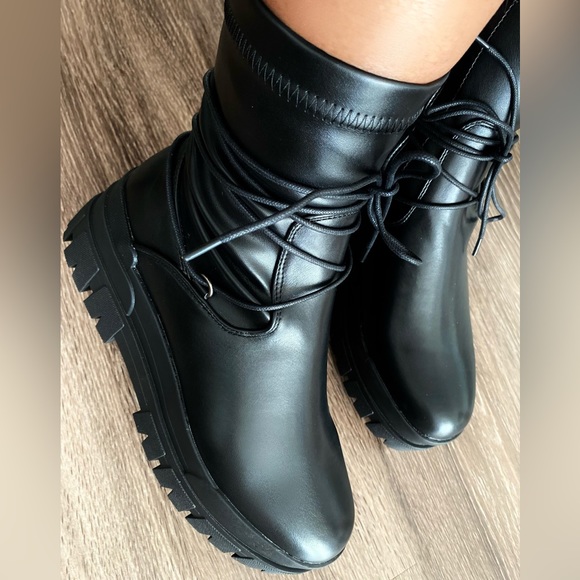 ‼️price is firm‼️Chunky leather black boots with straps - Picture 1 of 5